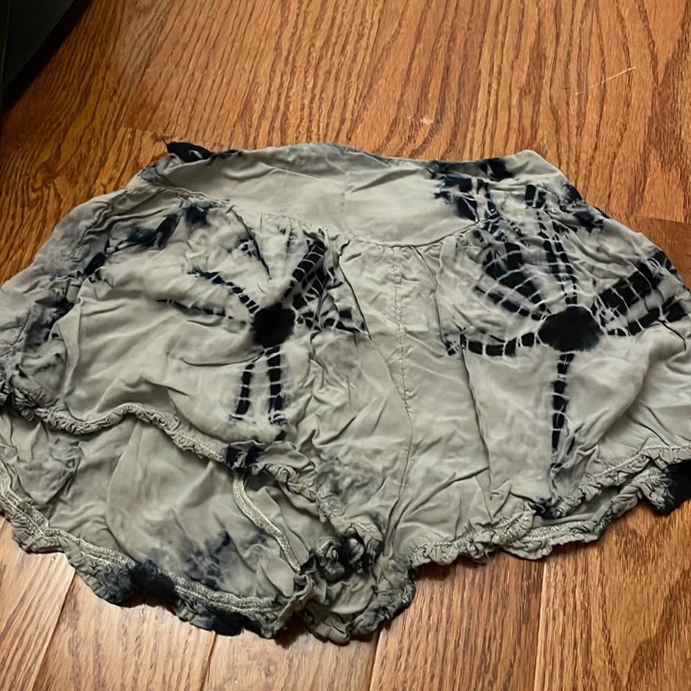 American eagle flowy shorts